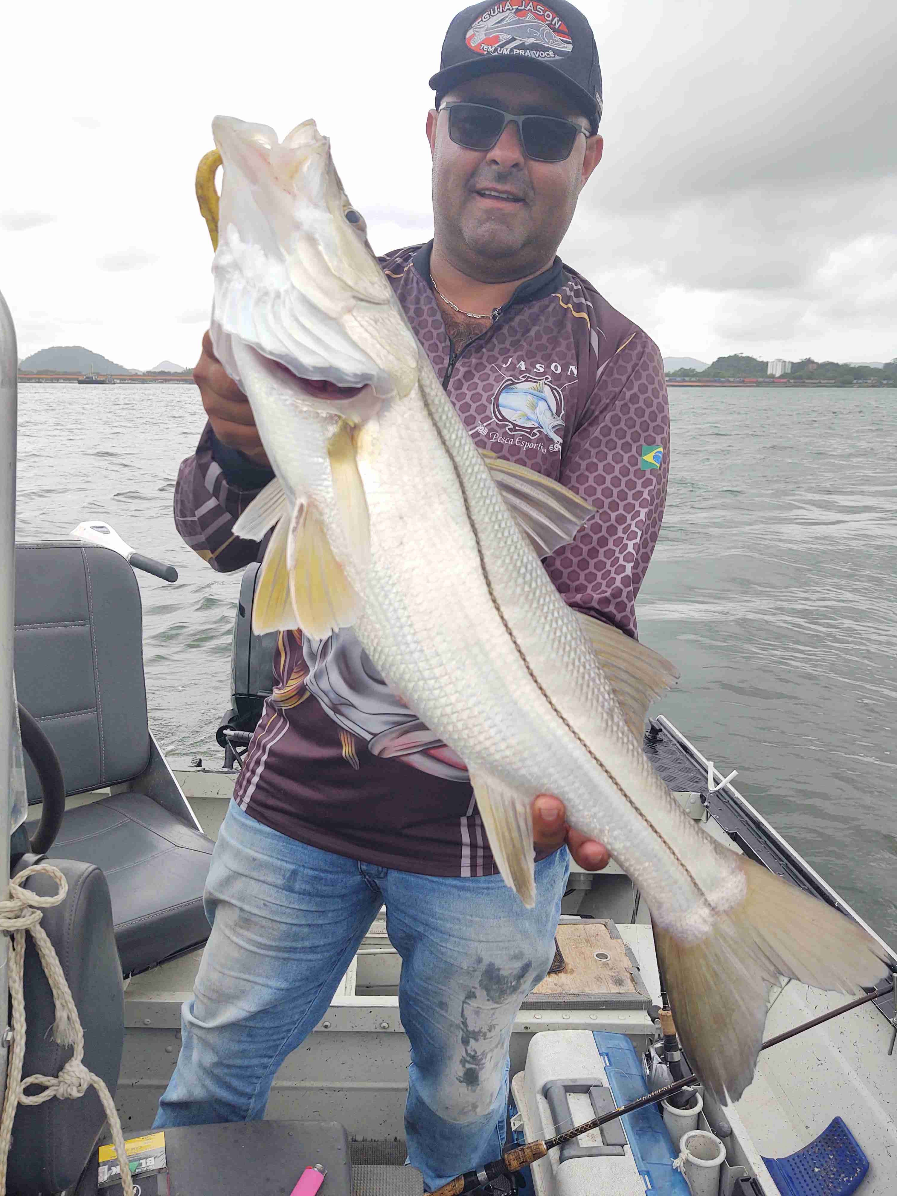 Pescaria de robalo no canal Santos  - 2